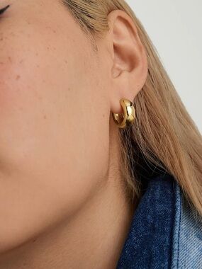 Mejuri Chunky Medium Hoop Earrings - Gold